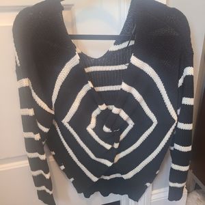 FRONT/BACK TWIST SWEATER SIZE L